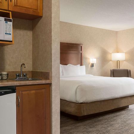 Days Inn & Suites By Wyndham Brooks Exterior photo