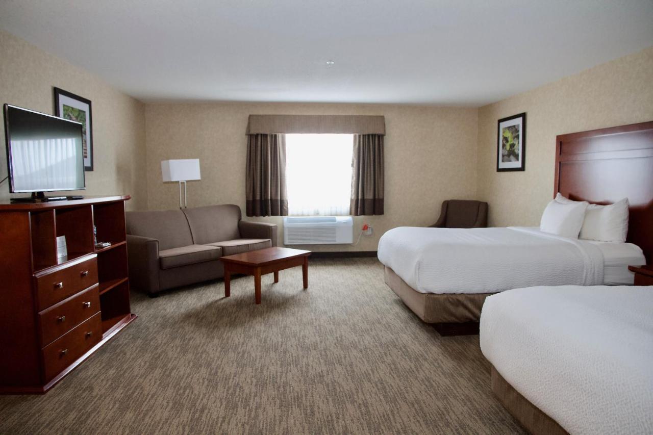 Days Inn & Suites By Wyndham Brooks Exterior photo
