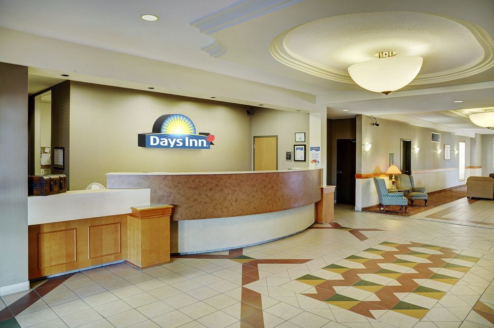 Days Inn & Suites By Wyndham Brooks Exterior photo